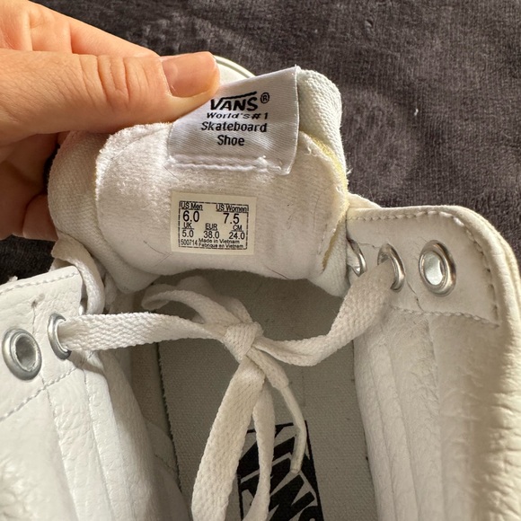 VANS - Picture 4 of 6